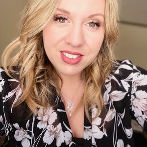 Meet your Posher, Courtney